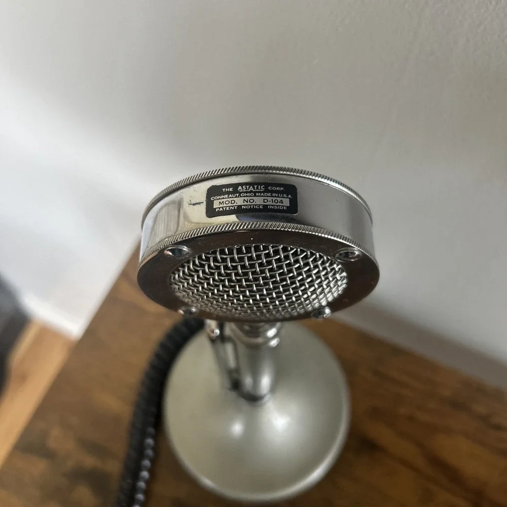 AstaticD-104 Dynamic Lollipop Microphone Stand Untested- Missing Screw
